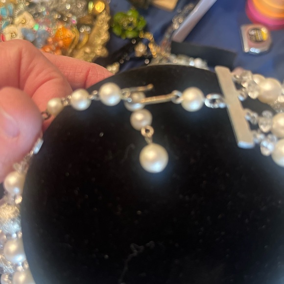 Vintage Elegant White Pearl and Crystal Necklace - Picture 5 of 7